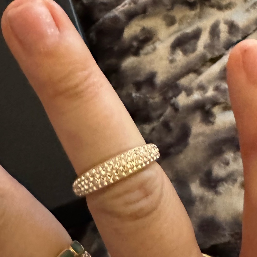 Elegant Gold Band Ring